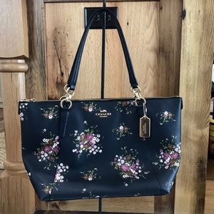 Coach Floral Ava Tote 🌷🌺🌸